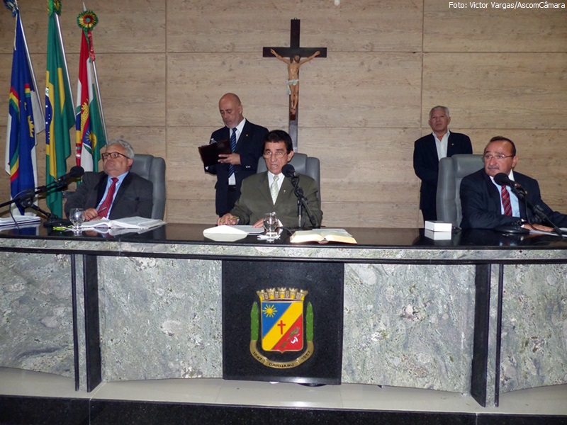 Câmara aprova pauta e debate segurança com comandante da PM