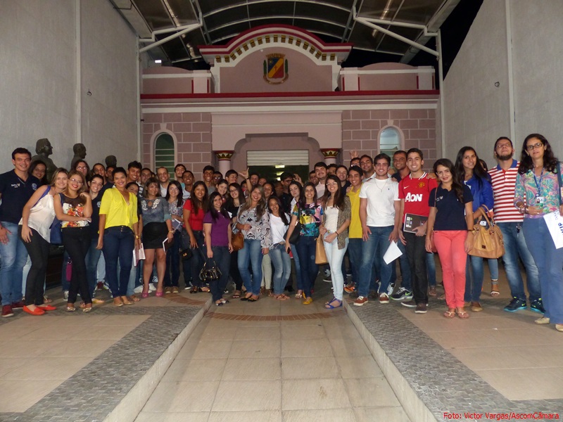 Câmara recebe estudantes e aprova Ordem do Dia