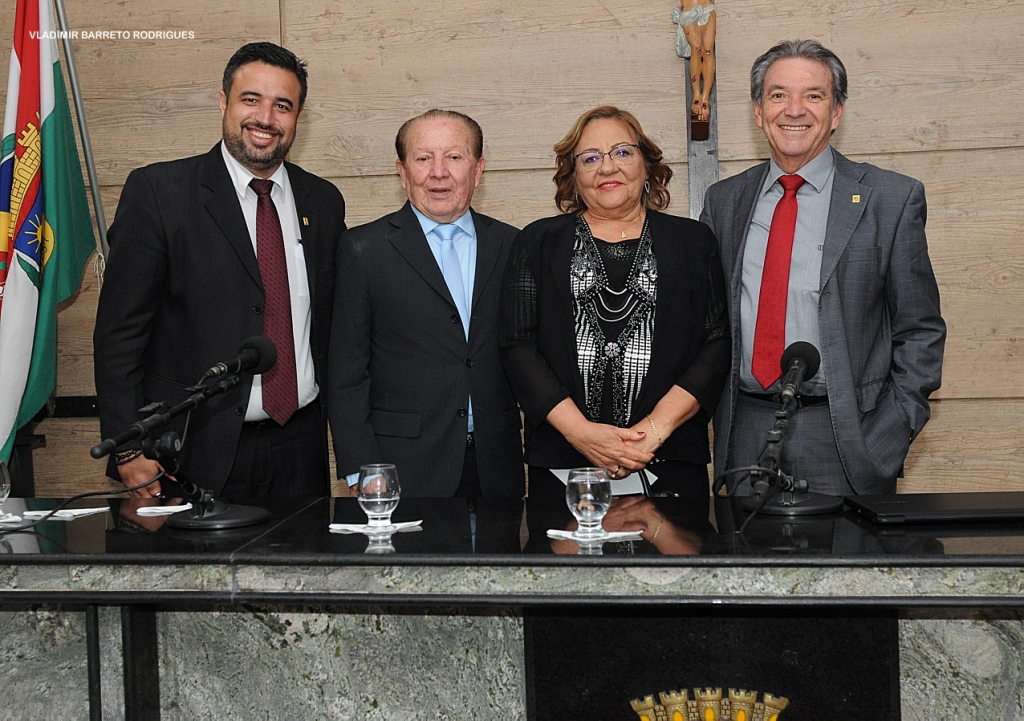 Casal de professores recebe homenagem na Câmara de Caruaru 