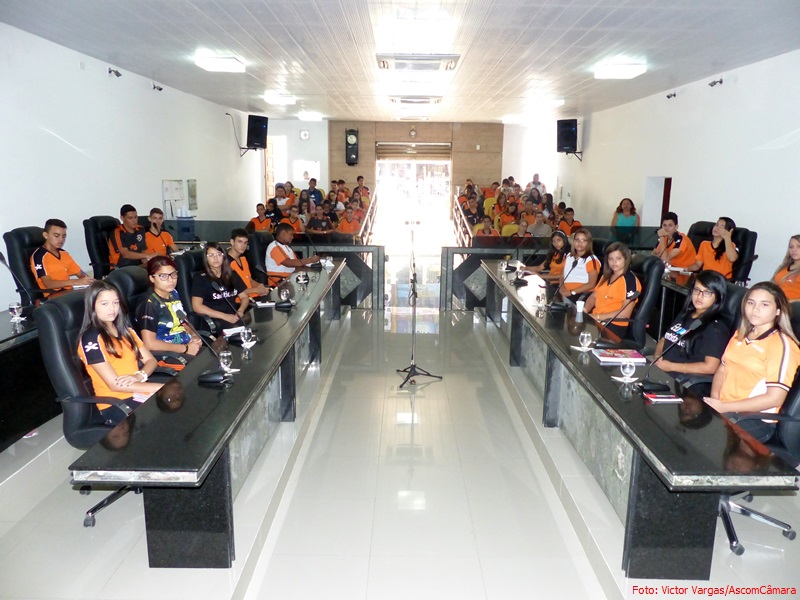 Estudantes conhecem atribuições do Legislativo em visita à Câmara