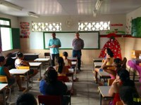 Marcelo Gomes visita zona rural com secretário de Educação