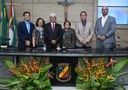 Medalhas de honra são entregues às professoras Edivalda Miranda e Maria Luzinete 